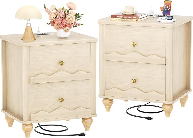 Cyclysio Natural Wood Nightstand with Charging Station Set of 2, Scalloped Bedside Table with 2 Smooth Drawers, Modern End Table with Solid Wooden Legs for Bedroom and Small Spaces