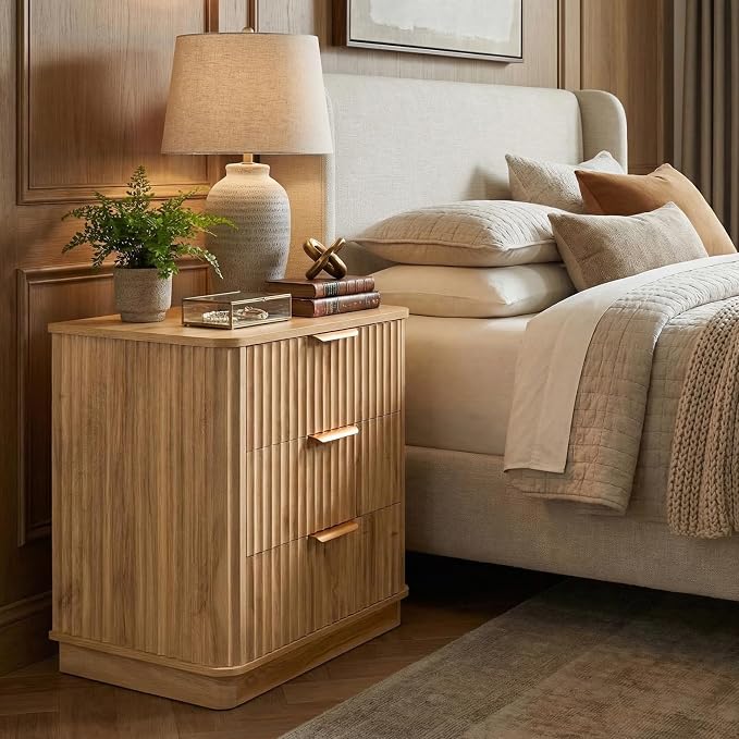 LYNCOHOME 23 inch Wide Fluted Nightstand with 3 Drawers, Modern Curved Bedside Table,Wood Night Stand with Storage,End Table for Bedroom & Living Room,Dresser for Bedroom Living Room,Natural,Oak