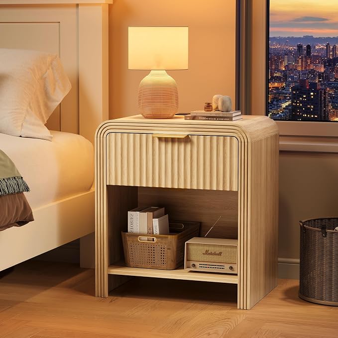 Decofy Fluted Nightstand with Charging Station, Modern Bedroom Side Table with Gold Handles, Curved Profile Design, End Table Wood Organizer for Bedroom, Open Shelf & 1 Drawers (1 Pack, Natural Oak)