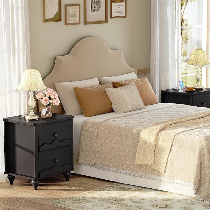 Cyclysio Black Nightstand with Charging Station, Scalloped Bedside Table with 2 Smooth Drawers, Modern End Table with Solid Wood Legs for Bedroom and Small Spaces