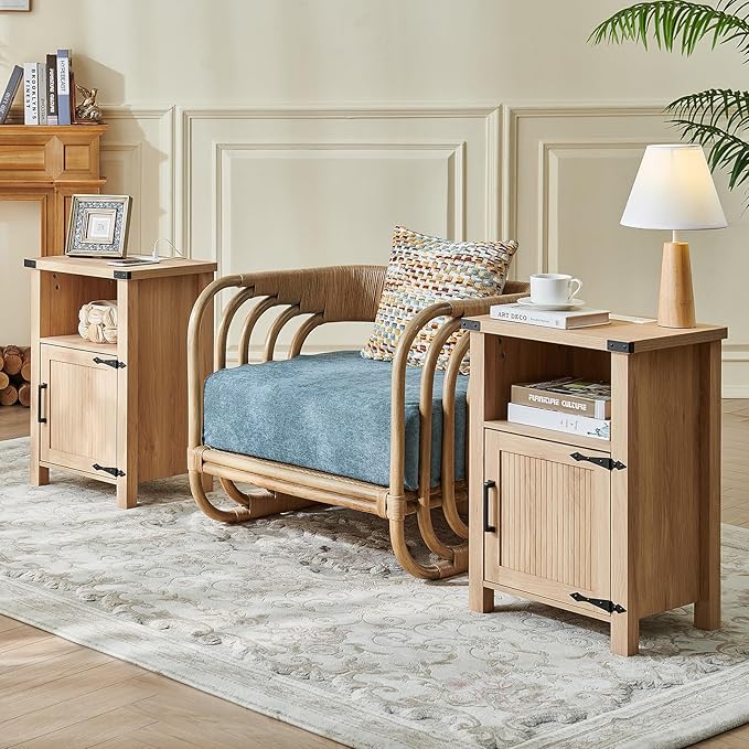 Joaxswe Boho Fluted Nightstand for Bedroom, 18" Rustic Night Stand with Charging Station & USB Port, Modern Accent Bedside Tables with Open Storage Shelf & Door, Wood End Table for Home, Natural Oak