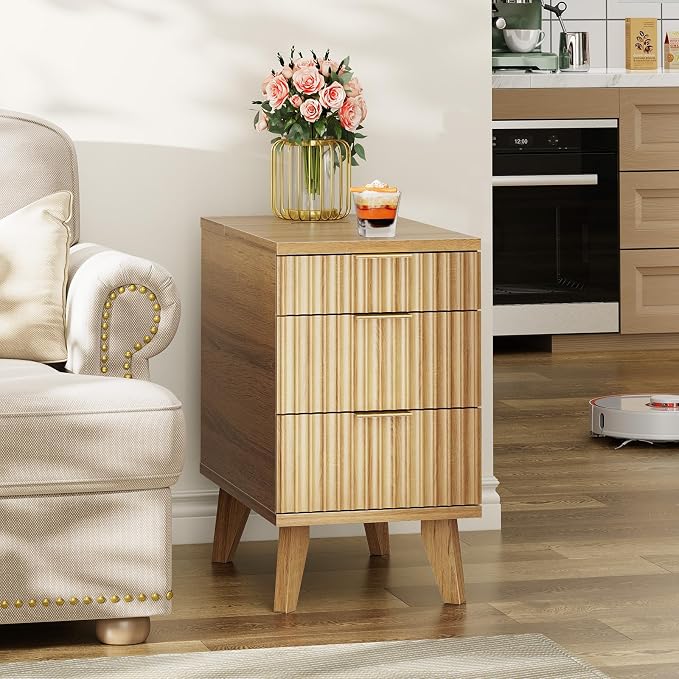 Kalrin Narrow Nightstand with Hidden Outlets & USB Ports, Modern Fluted Bedside Table with 3 Drawers, Engineering Wooden End Tables for Bedroom and Living Room(Natural Oak)