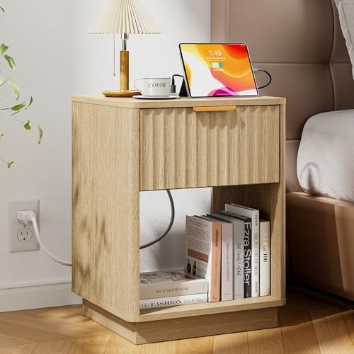 18"W Modern Fluted Nightstand with Charging Station, Natural Oak