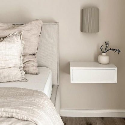 Mobili Fiver, Riccardo Floating nightstand, Ashwood White, 17.7" x 9.8" x 6.1 ", Melamine-Finished, Modern Bedside Table, End Table, Italian Furniture