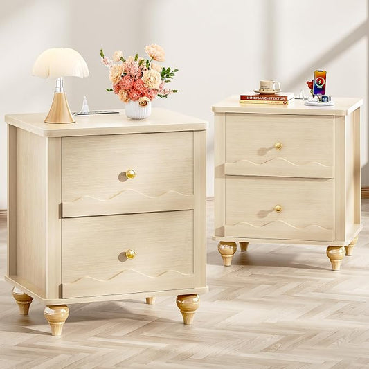 Cyclysio Natural Wood Nightstand with Charging Station Set of 2, Scalloped Bedside Table with 2 Smooth Drawers, Modern End Table with Solid Wooden Legs for Bedroom and Small Spaces
