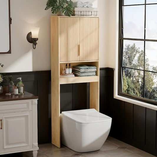 VINGLI Over The Toilet Storage Cabinet with Fluted Doors, Mid Century Modern Bathroom Organizer Over Toilet, Freestanding Wooden Space Saver Stand with Adjustable Shelves, Natural Oak