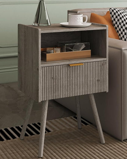 Veegle Nightstand,Modern Bedside Table with Storage Drawer and Open Wood Shelf, Accent Night Stand with Solid Wood Legs for Living Room, Bedroom and Small Spaces,Easy Assembly (Grey Oak)