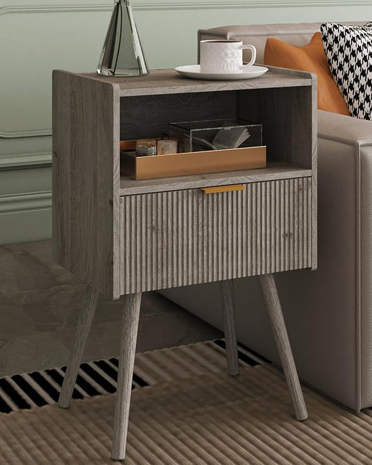 Veegle Nightstand,Modern Bedside Table with Storage Drawer and Open Wood Shelf, Accent Night Stand with Solid Wood Legs for Living Room, Bedroom and Small Spaces,Easy Assembly (Grey Oak)