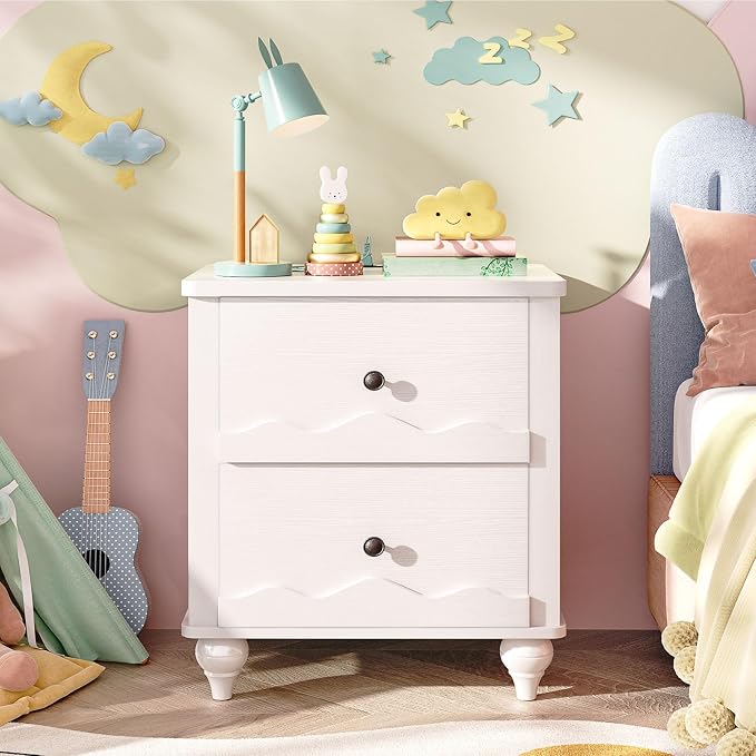 Cyclysio White Nightstand with Charging Station Set of 2, Scalloped Bedside Table with 2 Smooth Drawers, Modern End Table with Solid Wood Legs for Bedroom and Small Spaces