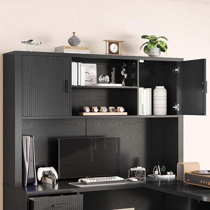 ONBRILL 70.87“H L Shaped Executive Desks with Hutch, Fluted Corner Desk with 3 Drawers & Charging Outlets, Mid-Century Wood Home Office Desk with Sliding Door for Work and Study,Black