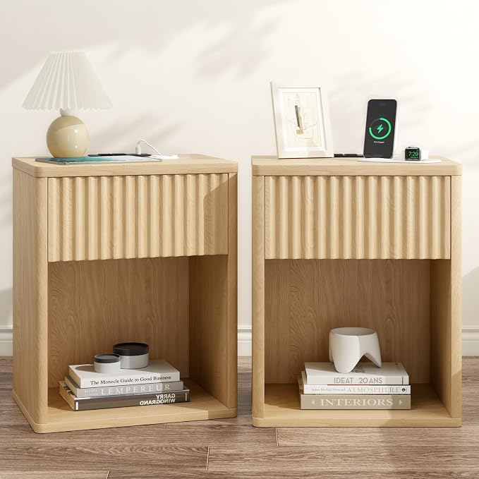 Fluted Nightstands Set of 2 w/Charging Station, Wooden End Table Bed Side Table with Curved Drawer, Mid Century Modern Fluted Night Stand with Rounded Edge for Bedroom, Living Room Sofa, Nature Oak