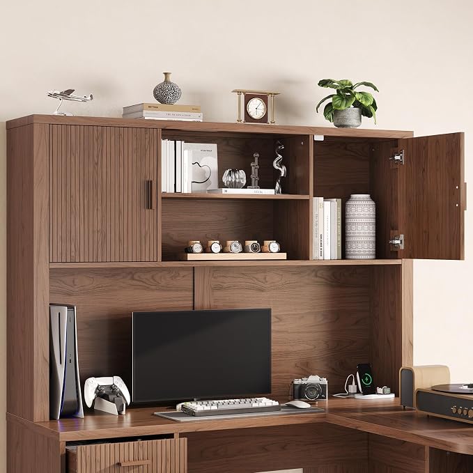 ONBRILL 70.87“H L Shaped Executive Desks with Hutch, Fluted Corner Desk with 3 Drawers & Charging Outlets, Mid-Century Wood Home Office Desk with Sliding Door for Work and Study,Walnut