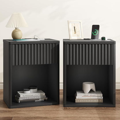 Fluted Black Nightstands Set of 2 w/Charging Station, Wooden End Table Bed Side Table with Curved Drawer, Mid Century Modern Fluted Night Stand with Rounded Edge for Bedroom, Living Room