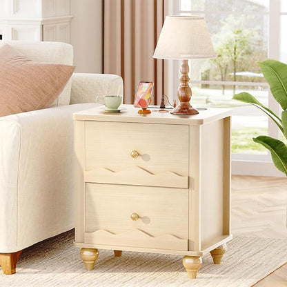 Cyclysio Natural Wood Nightstand with Charging Station Set of 2, Scalloped Bedside Table with 2 Smooth Drawers, Modern End Table with Solid Wooden Legs for Bedroom and Small Spaces