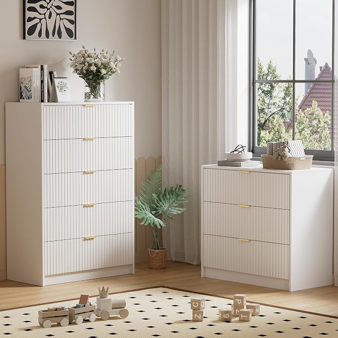 Furniway White Dresser for Bedroom, Modern Dresser with 3 Drawers and Smooth Slides, Wide Chest of Drawers with Golden Handles for Bedroom, Living Room, Closet, 15.7" D x 31.5" W x 29.6" H