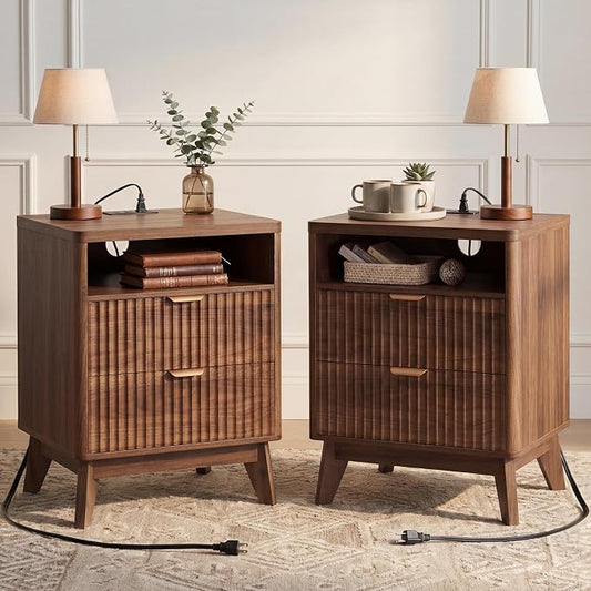 LYNCOHOME Fluted Nightstand with Charging Station, 19.7 inch Wide End Table with 2 Drawers, Modern Wood Bedside Table for Bedroom, Night Stand Set of 2，Walnut