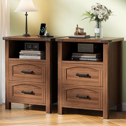 Decofy Farmhouse Nightstand Set of 2 with Charging Station, 18'' Wide Rustic End Table with USB/Type-C Ports, 2 Drawers & Open Shelf, Wood Bedside Table for Bedroom, Walnut