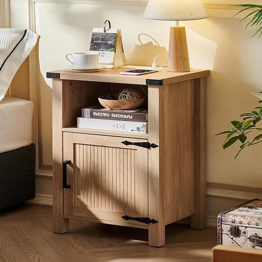 Joaxswe Boho Fluted Nightstand for Bedroom, 18" Rustic Night Stand with Charging Station & USB Port, Modern Accent Bedside Tables with Open Storage Shelf & Door, Wood End Table for Home, Natural Oak