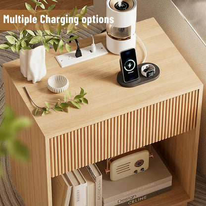 Fluted Nightstands Set of 2, Night Stand with Charging Station, Modern Bed Side Table with Drawer and Storage Shelf, Wood Mid Century End Table for Bedroom Living Room (Oak)