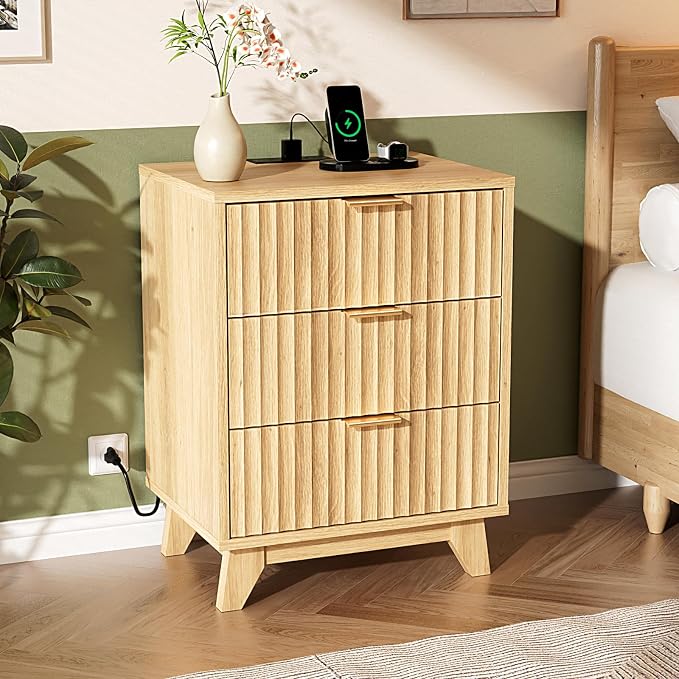 VINGLI Fluted Nightstands Set of 2 with Charging Station, 3 Drawer Nightstand Oak Night Stand for Bedroom, Modern Nightstands Set of 2, Fluted Bedside Table/End Table/Side Table, 2 pcs