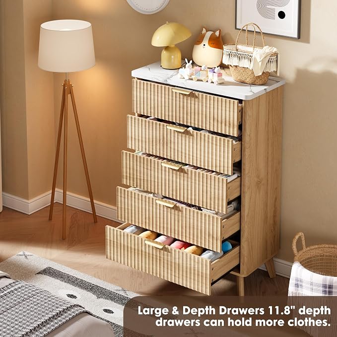 Fluted Dresser for Bedroom with 5 Deep Drawers, 47.2 in Tall Chest of Drawers with Faux Marble Top, Curved Profile Design, Modern Wooden Dresser, for Living Room, Kids Room, Hallway, Natural Oak