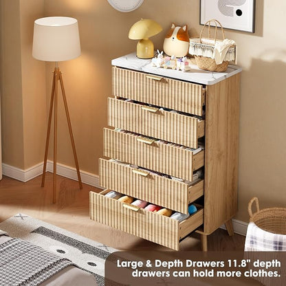 Fluted Dresser for Bedroom with 5 Deep Drawers, 47.2 in Tall Chest of Drawers with Faux Marble Top, Curved Profile Design, Modern Wooden Dresser, for Living Room, Kids Room, Hallway, Natural Oak