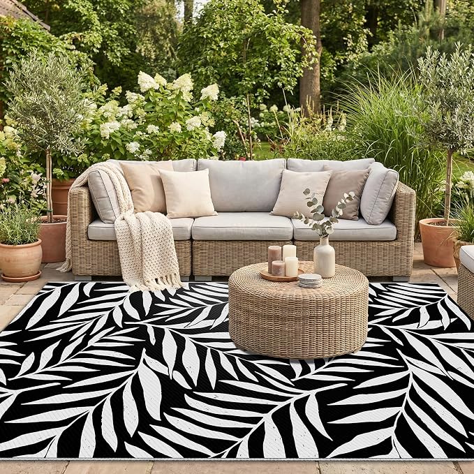 Smiry Outdoor Rug 5x8 ft, Waterproof Reversible Plastic Straw Rugs, Outdoor Area Rug with Leaf Pattern, Outside Floor Mat for Patio, Backyard, Deck, Picnic, Beach, Camping, Black & White