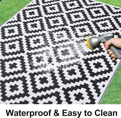 Smiry Waterproof Outdoor Rug 4x6 ft, Reversible Plastic Straw Patio Camping Rugs, Outdoor Indoor RV Mat Carpet for Patio, Outside Entry, Backyard, Deck, Bench, Picnic, Camper, Black & White